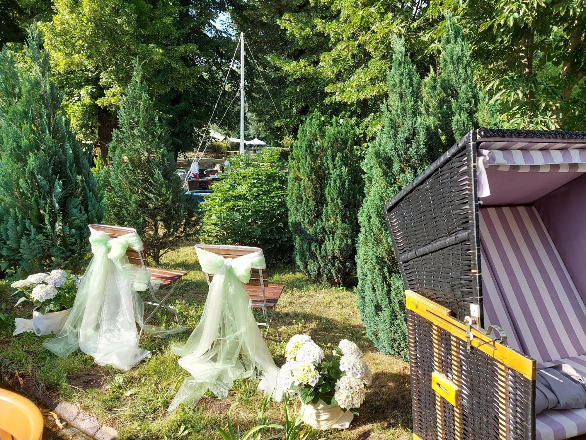 Land-Gut-Hotel- Weisser Schwan Цосен Екстериор снимка