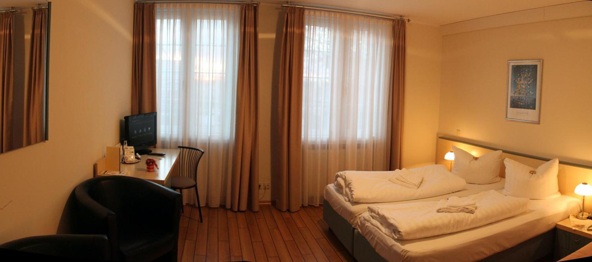 Land-Gut-Hotel- Weisser Schwan Цосен Екстериор снимка